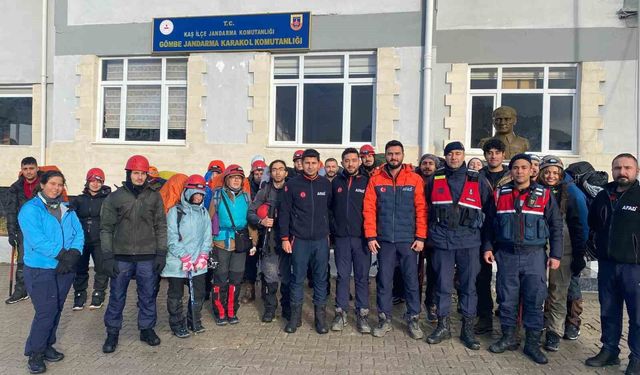 Kamp için çıktıkları dağda mahsur kalan 24 kişiyi AFAD ekipleri kurtardı