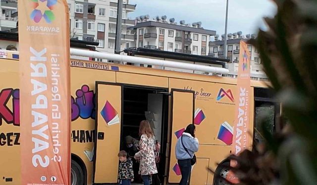 Kitaplar yola çıktı, durağı Sayapark oldu