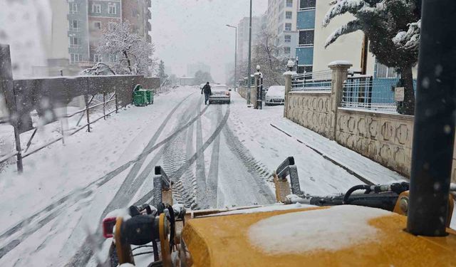 Onikişubat Belediyesi karla mücadelede tam teyakkuzda
