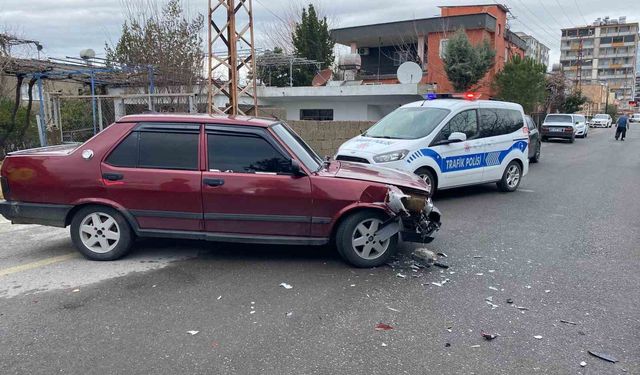 Osmaniye'de otomobille çarpışan motosiklet kanala düştü: 2 yaralı