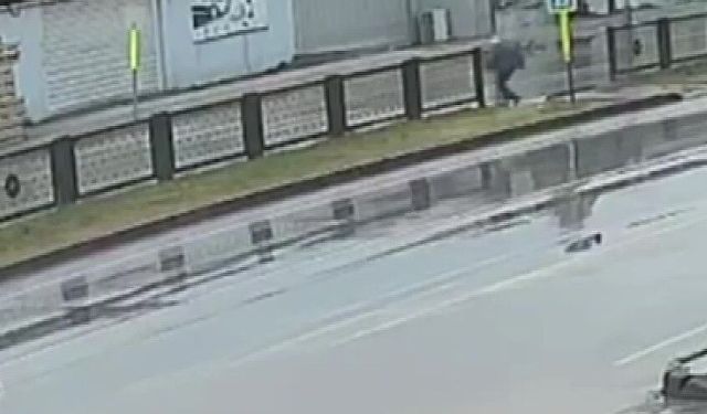 Otomobilin çarpması ile savrulan yaşlı adam hayatını kaybetti