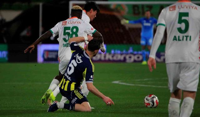 Trendyol Süper Lig: Corendon Alanyaspor: 2 - Fenerbahçe: 1 (Maç devam ediyor)