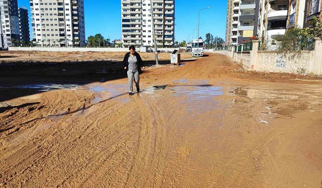 Vatandaşın çamur ve toz isyanı