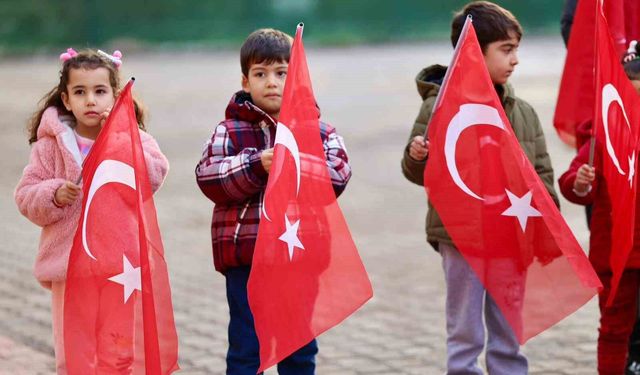Adana'da ilk ders 'Bayrak Sevgisi' temasıyla işlendi