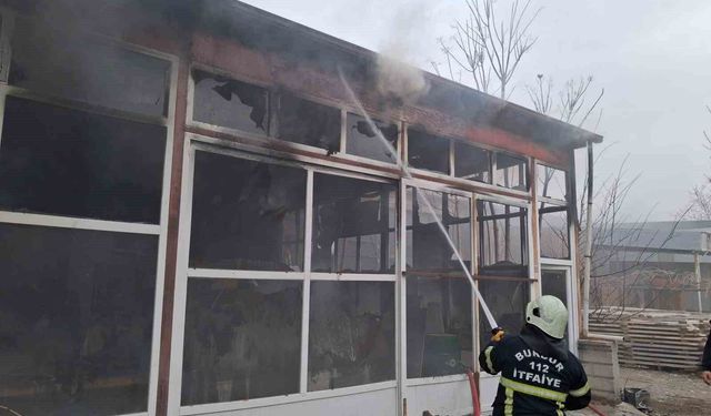 Burdur'da mobilya imalathanesinde yangın