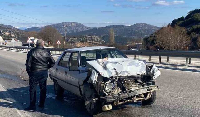 Burdur'da tır ile otomobil çarpıştı: 1 yaralı