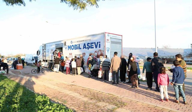 Büyükşehir'in geleneksel iftar ikramı sürüyor