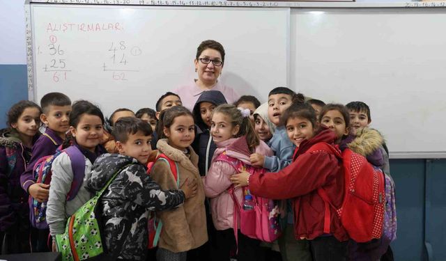 Fatma öğretmen kanseri yendi, öğrencilerine kavuştu