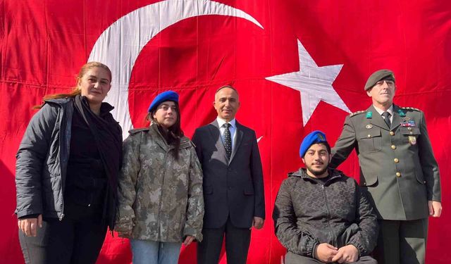 Hatay'da duygulandıran buluşma: Depremzede Beliz, 3 yıldır sakladığı emanetin sahibiyle bir araya geldi