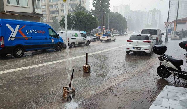 Kısa süren yağmur hayatı felç etti