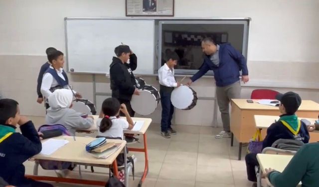 Osmaniye'de Ramazan davulu okulda çaldı, gelenek canlandı