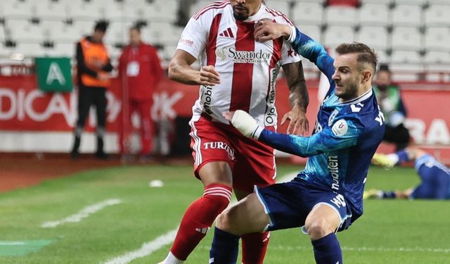 Trendyol Süper Lig: Antalyaspor: 2 - Samsunspor: 0 (İlk yarı)