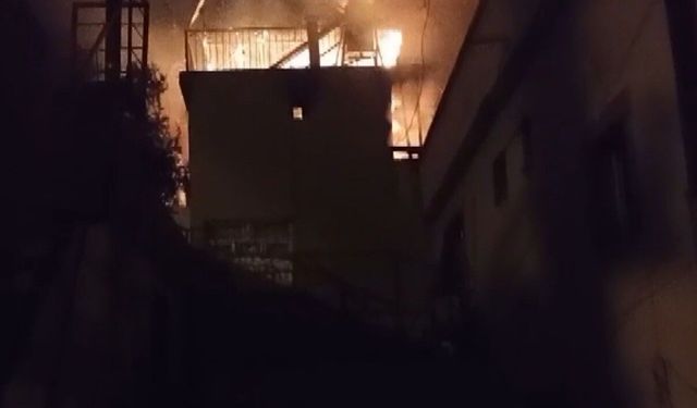 Yanan ev kullanılamaz hale geldi