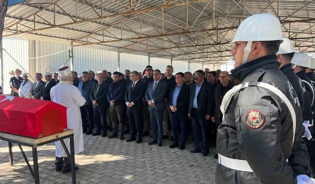 72 yaşında hayatını kaybeden emekli Vali Yardımcısı son yolculuğuna uğurlandı