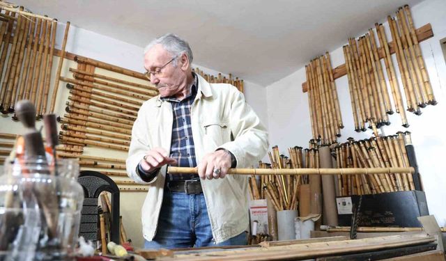 80 yaşında Çukurova kamışlarını sanata dönüştürüyor