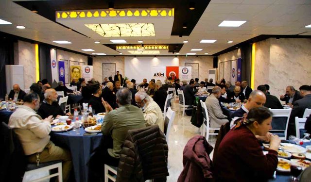 Adana'da sivil toplum ve eğitim camiası iftarda buluştu