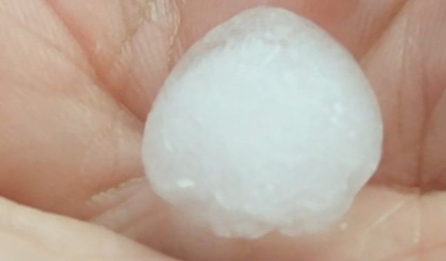 Adana'da yağmurun ardından dolu etkili oldu