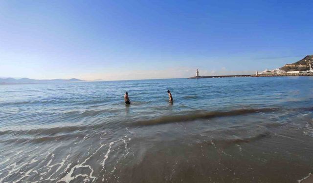 Alanya'da sabahın serinliğinde deniz keyfi