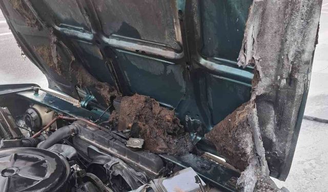 Alanya'da seyir halindeki otomobil alev aldı