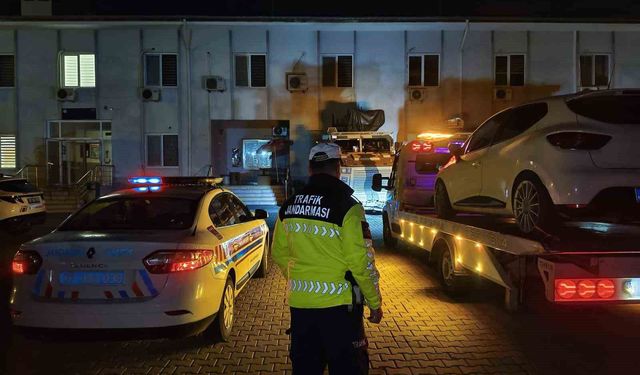 Alanya'da trafiği engelleyen sürücüye 180 bin TL, cep telefonuyla oynayan şoföre 5 bin TL ceza