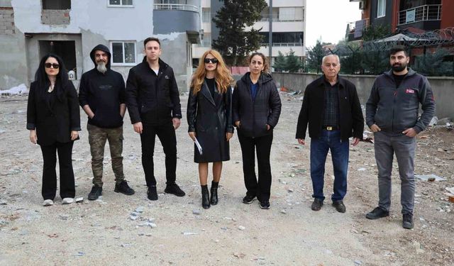 Aldıkları daireler yıllardır bitmeyen mağdurlar inşaat önünde eylem yaptı
