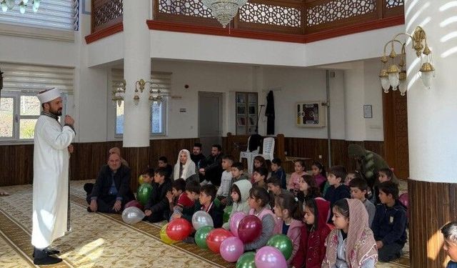 Anamur'da çocuklar camilerde manevi değerleri öğreniyor