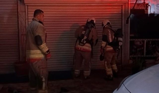 Antakya'da iş yeri alevlere teslim oldu