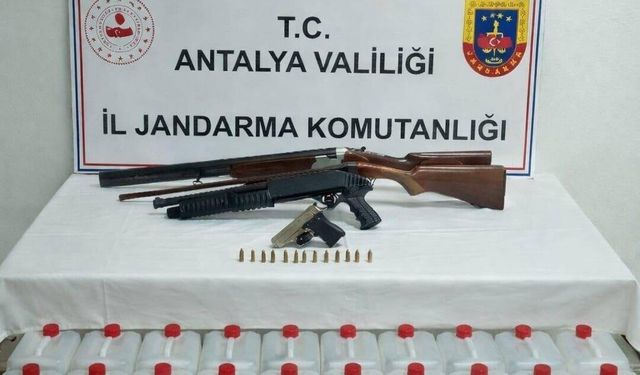 Antalya'da 160 litre etil alkol, tabanca ve pompalı tüfek ele geçirildi