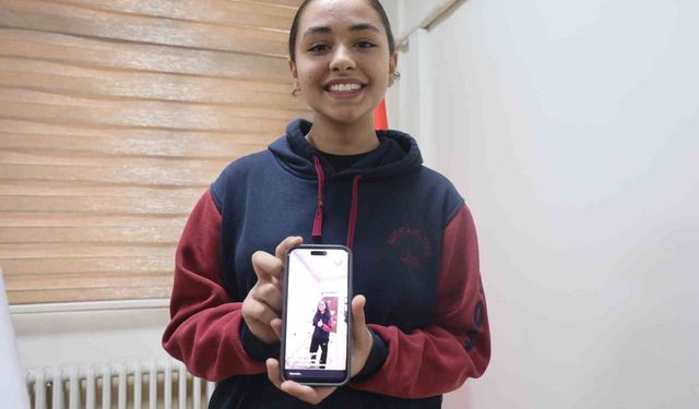 Arkadaşlarının top olarak oynadığı boş pet şişeyi çöpe atan kız öğrenci çevre duyarlılığıyla taktir topladı