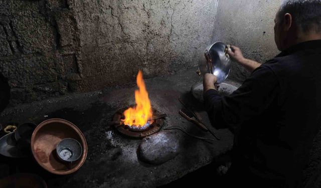 Bakırcılar Çarşısı'nda zamana direnen son ustalar