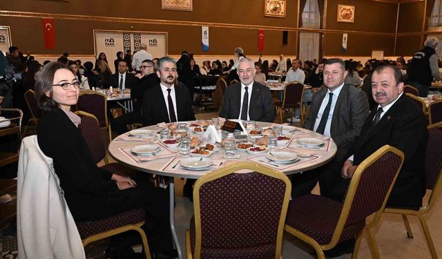 Başkan Başdeğirmen, üniversiteli gençlerle iftarda buluştu