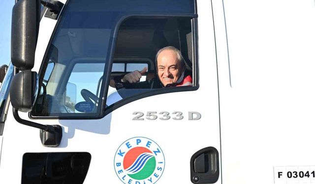 Başkan Kocagöz işçi elbisesini giydi, iş makinesinin başına geçti