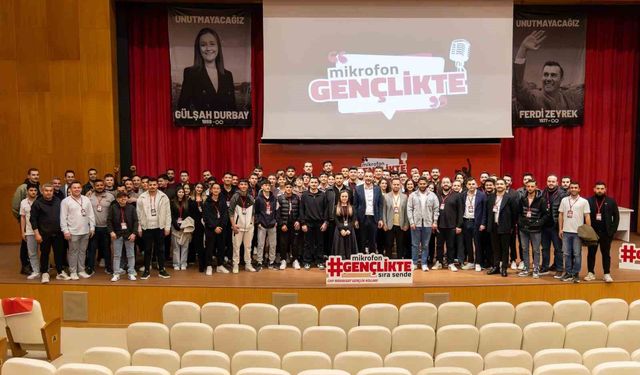 Başkan vekili Çiçek: 'Mikrofon Gençlikte' programının ilk konuğu oldu