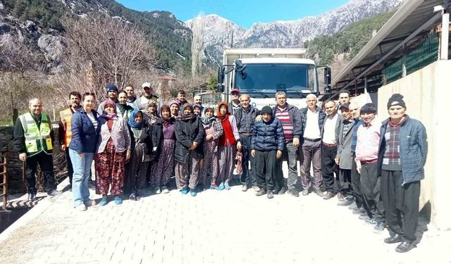 Büyükşehir'den üreticilere ipekböceği besleme tablası desteği