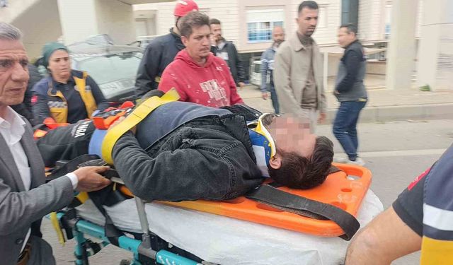 Çarpışan iki araçtan biri üst geçidin ayaklarına çarptı: 1 ağır yaralı