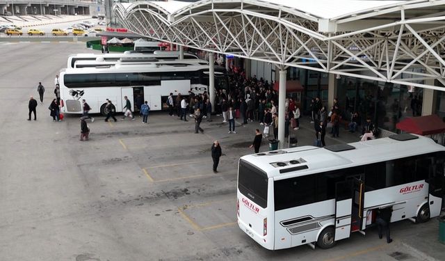Isparta Otogarı'nda biletler kısa sürede tükendi