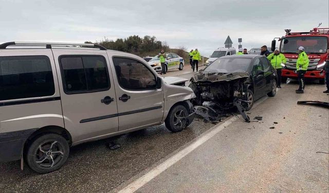 Isparta'da 8 kişinin yaralandığı kaza kamerada