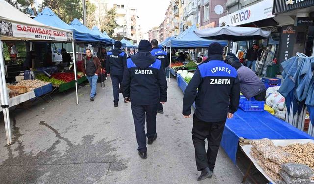 Isparta'da zabıtadan pazarda fiyat etiketi, terazi kontrolü ve pazar düzeni denetimi