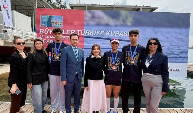 İstanbul Lider Koleji, Büyükler Türkiye Kupası Kürek Yarışları'ndan 3 madalya ile döndü