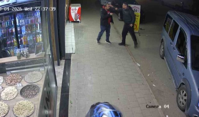 Kardeşler arasında 'alacak-verecek' kavgası: O anlar kamerada