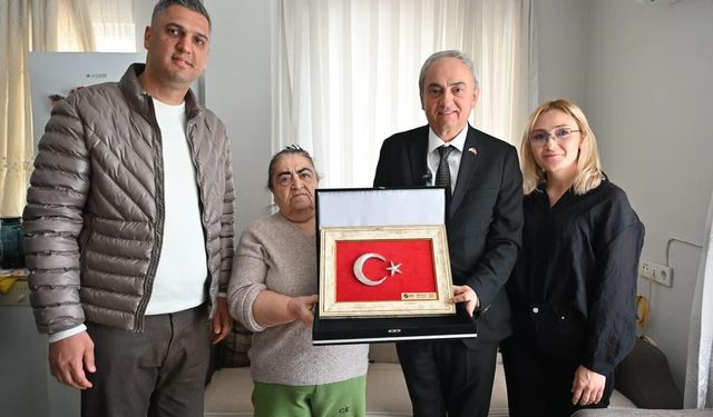Kepez Belediye Başkanı Kocagöz'den şehit annesine ziyaret