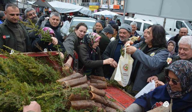 Korkuteli Orman İşletme Müdürlüğü 1000 fidan dağıtımı yaptı