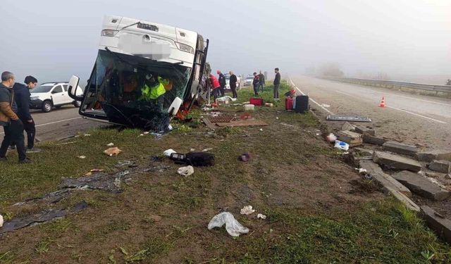 Kozan'da yolcu otobüsü devrildi: 2 ölü, 17 yaralı