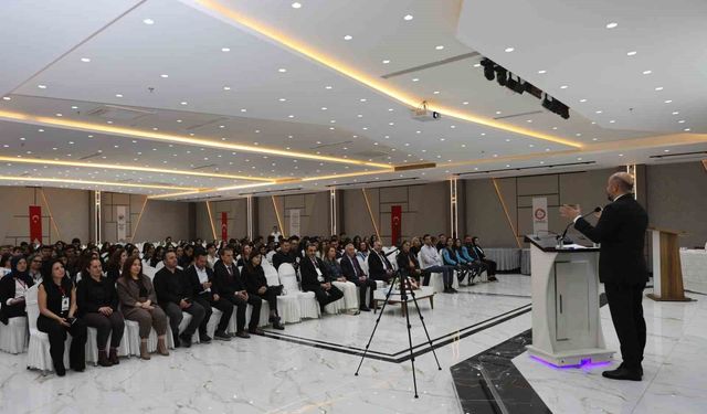 Lise öğrencileri tıp sempozyumuna katıldı