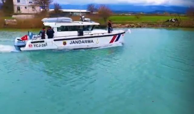 Manavgat'ta jandarmadan deniz ve ırmakta bayram mesaisi