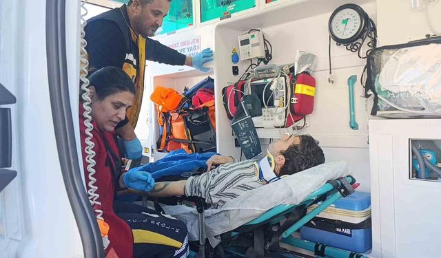 Manavgat'ta otomobil ile çarpışan motosikletli yaralandı