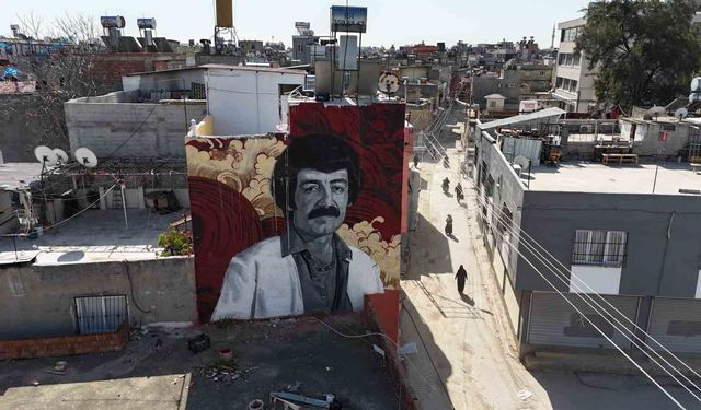 Müslüm Gürses ölümünün 13. yılında Adana'da çalıştığı kahvehanede anıldı