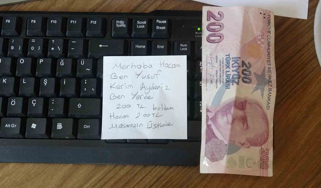 Okul koridorunda para buldu, aklına ilk gelen hadisle öğretmenler odasının yolunu tuttu