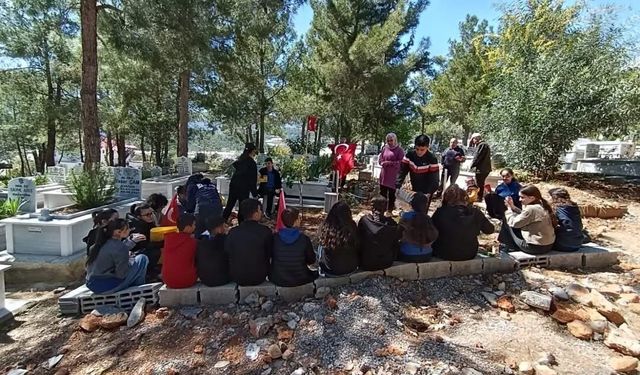 Ortaokul öğrencileri şehit Sedat Yabalak'ı dualarla andı