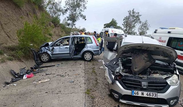 Osmaniye'de otomobil ile ticari araç çarpıştı: 6 yaralı